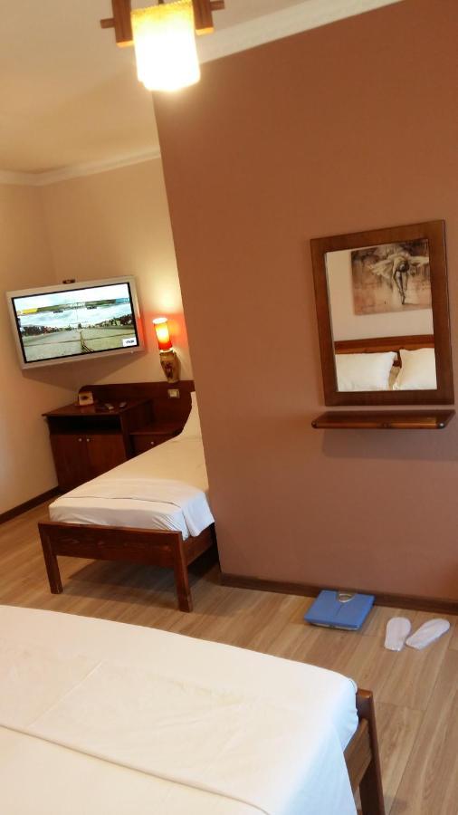 Drini Hotel Rrashbull ภายนอก รูปภาพ