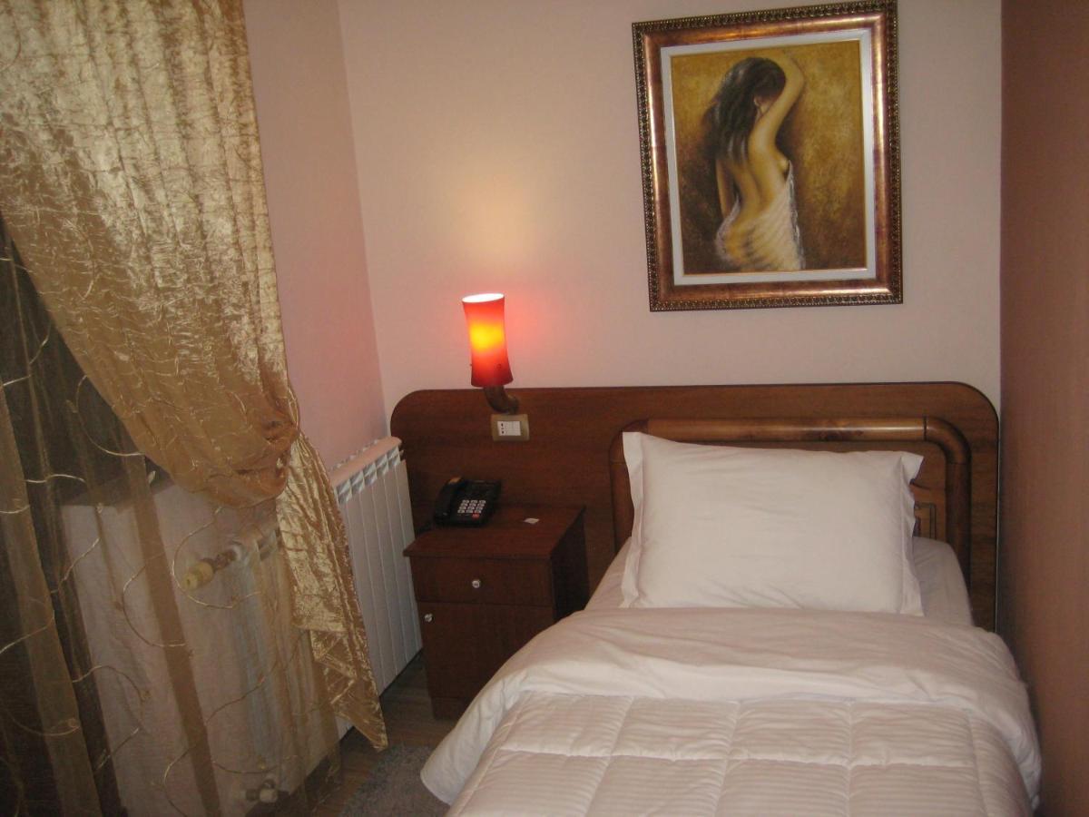 Drini Hotel Rrashbull ภายนอก รูปภาพ