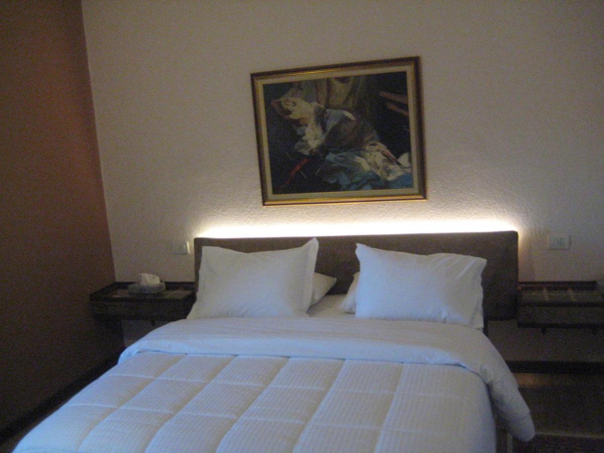 Drini Hotel Rrashbull ภายนอก รูปภาพ