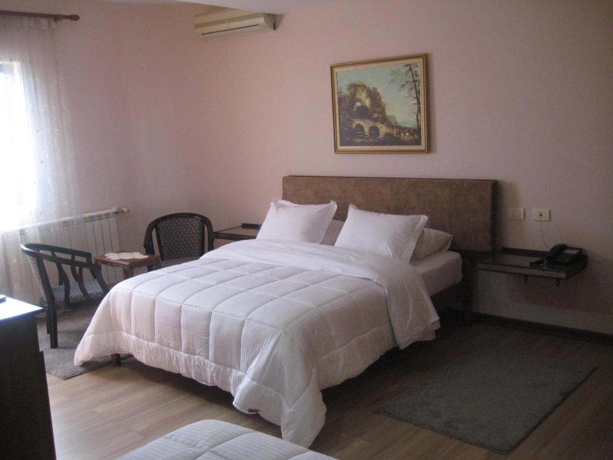 Drini Hotel Rrashbull ภายนอก รูปภาพ
