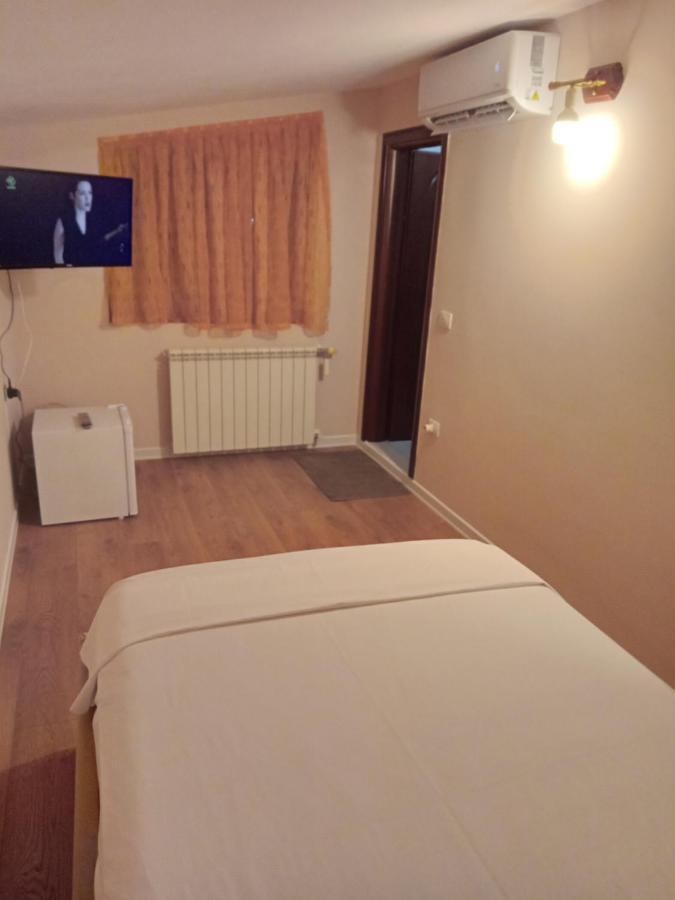 Drini Hotel Rrashbull ภายนอก รูปภาพ