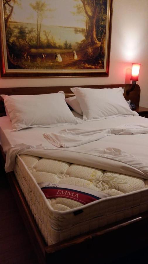 Drini Hotel Rrashbull ภายนอก รูปภาพ