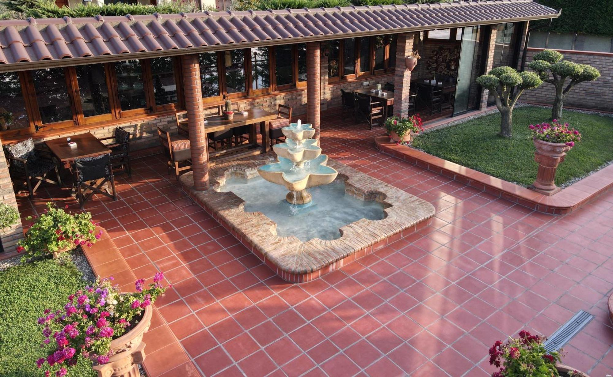 Drini Hotel Rrashbull ภายนอก รูปภาพ