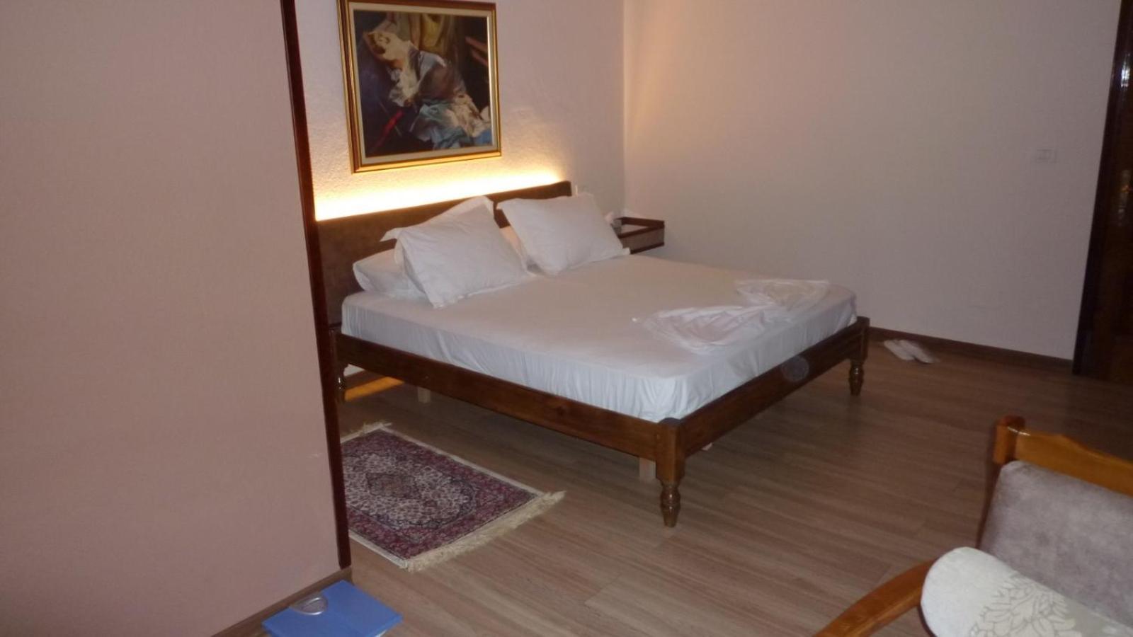Drini Hotel Rrashbull ภายนอก รูปภาพ