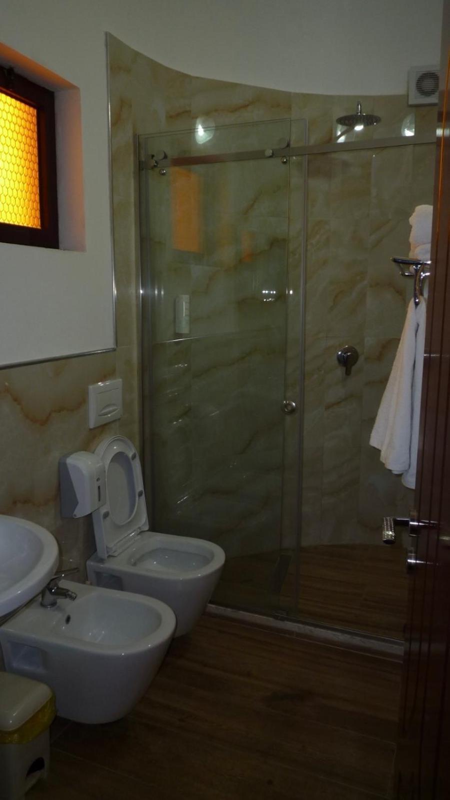 Drini Hotel Rrashbull ภายนอก รูปภาพ
